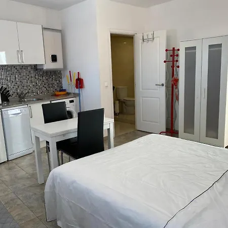 Alfama With Balcony Apartment *