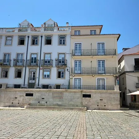 Alfama With Balcony Apartment *