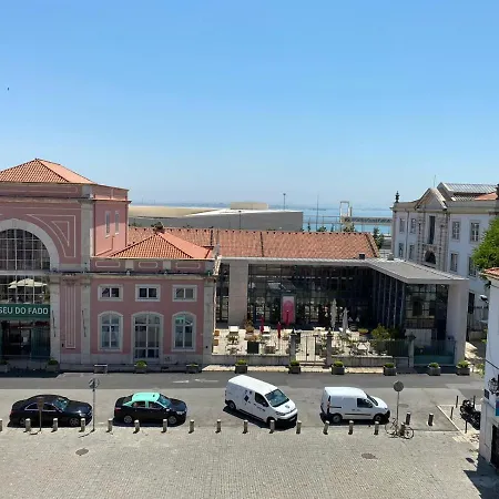 Alfama With Balcony Apartment *
