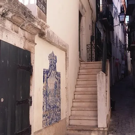 Alfama With Balcony Apartment