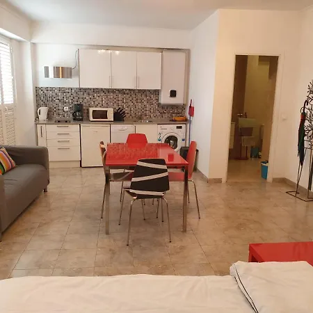 Alfama With Balcony Apartment *